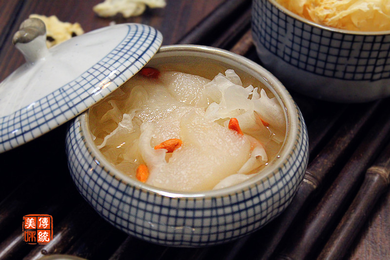 材放锅里一键即成秋天干燥要多喝汤电子pg6道用电饭锅炖的汤把食(图4)
