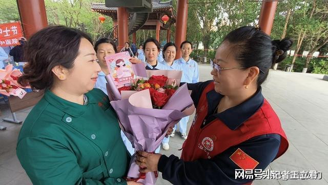 企业致敬白衣天使凝聚社会温情pg电子免费模拟器沈阳爱心