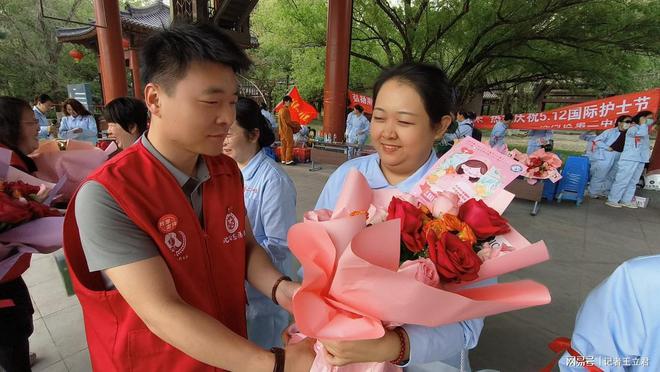 企业致敬白衣天使凝聚社会温情pg电子免费模拟器沈阳爱心(图3)