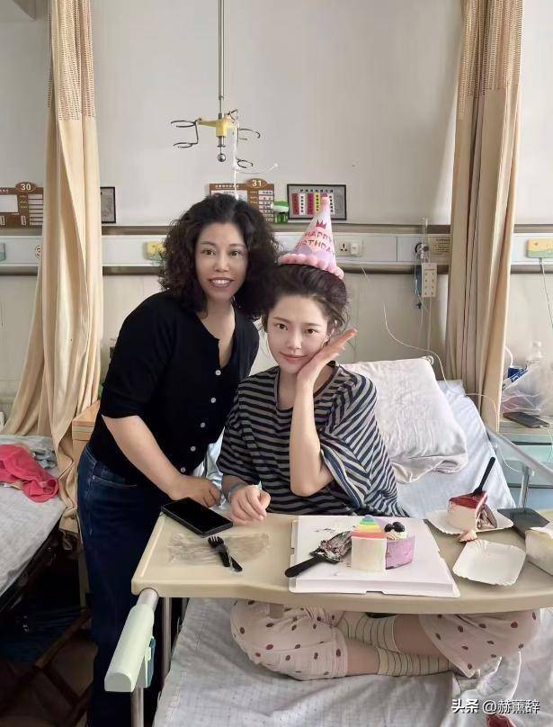 仅25岁当天就下葬前未婚夫是千万网红pg电子模拟器山东美女秦贝贝去世年(图4)