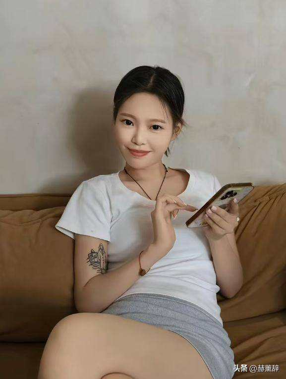 仅25岁当天就下葬前未婚夫是千万网红pg电子模拟器山东美女秦贝贝去世年(图8)